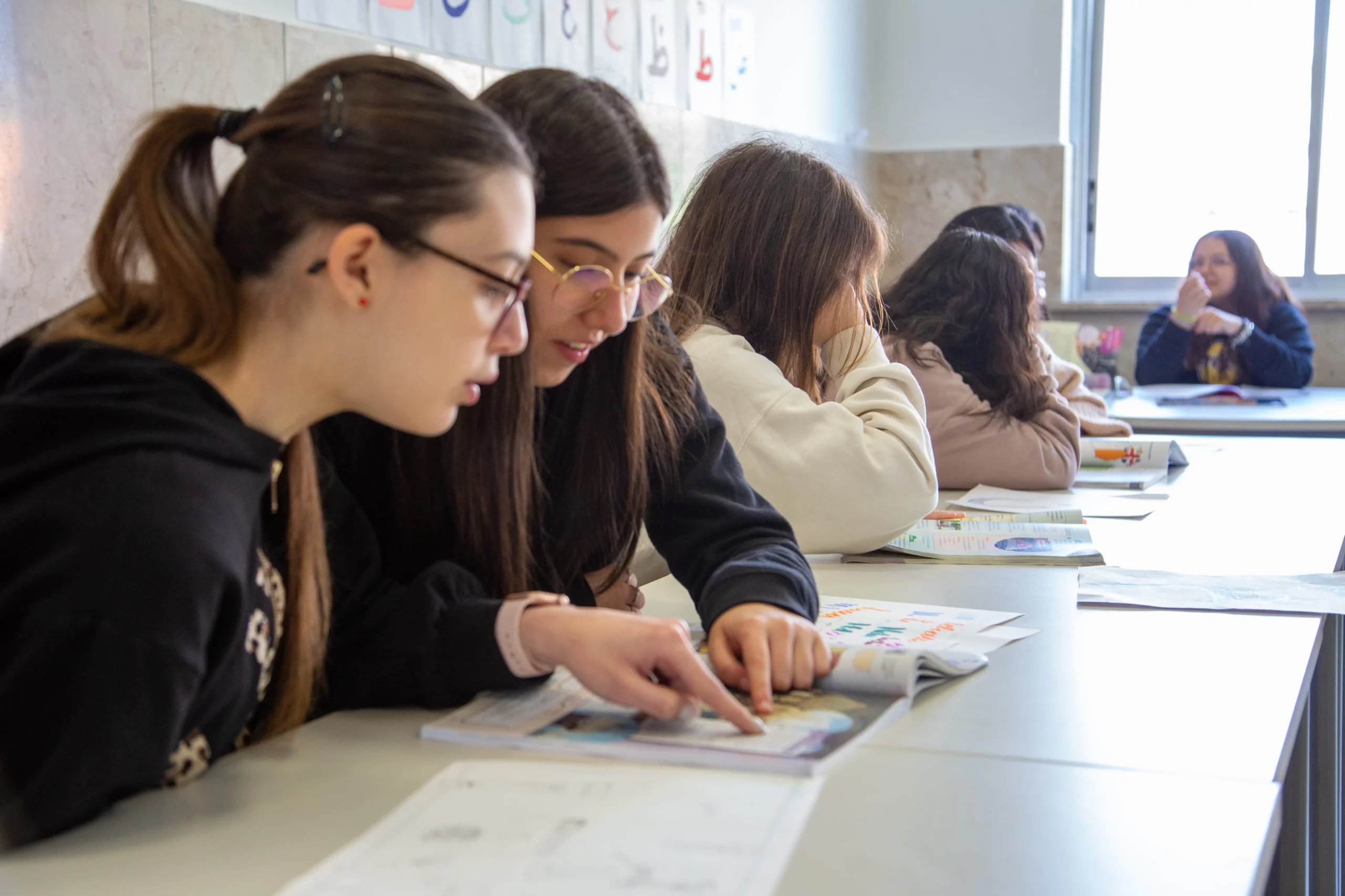 studentesse-liceo-scientifico-keynes-institute